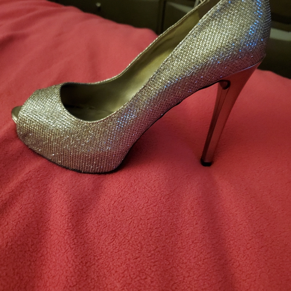 Peep Toe Guess Heels